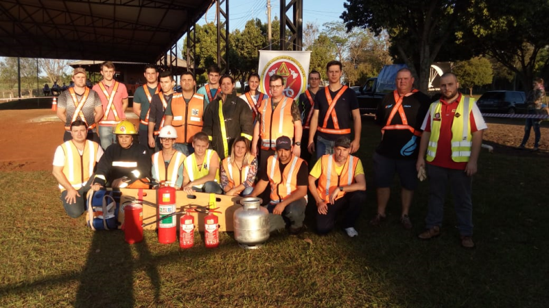 BOMBEIROS VOLUNTÁRIOS RECEBEM TREINAMENTO